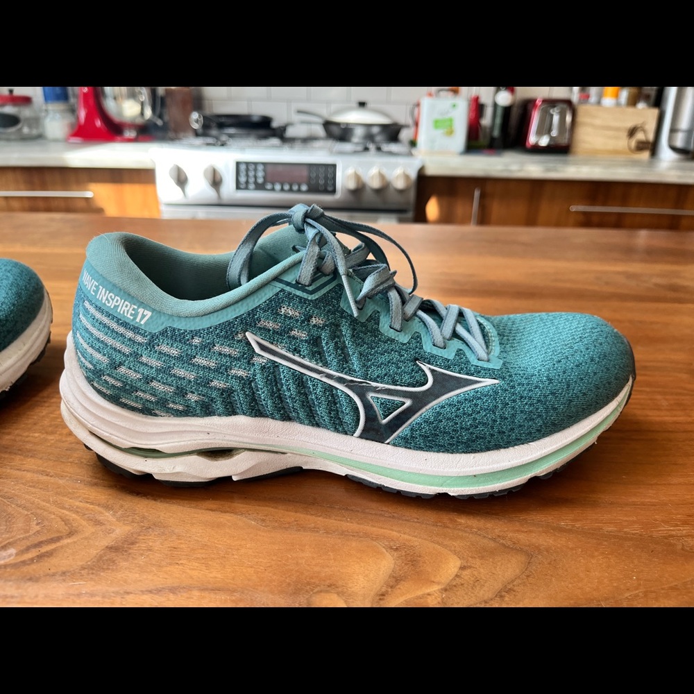 Mizuno Wave Inspire 17, EUC, 9.5 🏃‍♀️